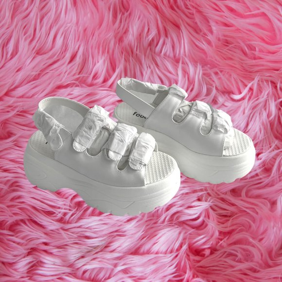 Koi Footwear White Buckle Platform Sandals size 5 - Picture 1 of 4